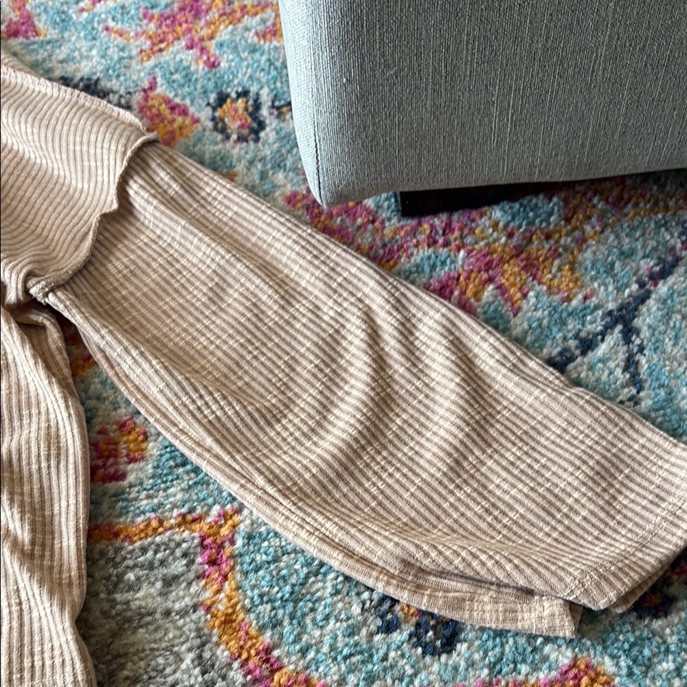 Women's Ribbed Top - Picture 3 of 10